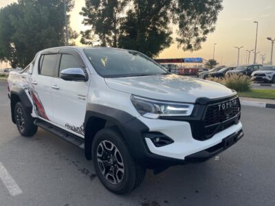 2023 Toyota Hilux SR5 Dual Cab 2.8L 4-cylinder Engine Diesel Automatic White Grey Pickup