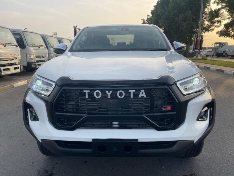2023 Toyota Hilux SR5 Dual Cab 2.8L 4-cylinder Engine Diesel Automatic White Grey Pickup