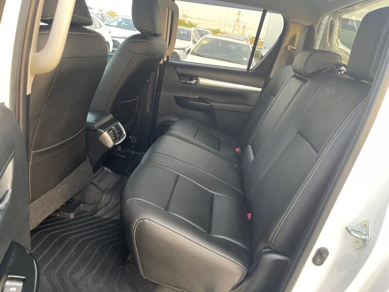 2023 Toyota Hilux SR5 Dual Cab 2.8L 4-cylinder Engine Diesel Automatic White Grey Pickup