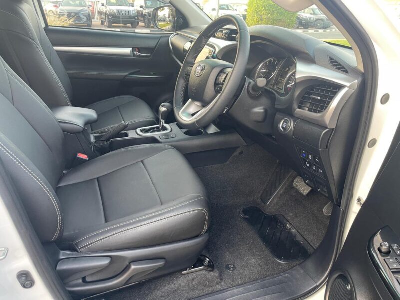 2023 Toyota Hilux SR5 Dual Cab 2.8L 4-cylinder Engine Diesel Automatic White Grey Pickup