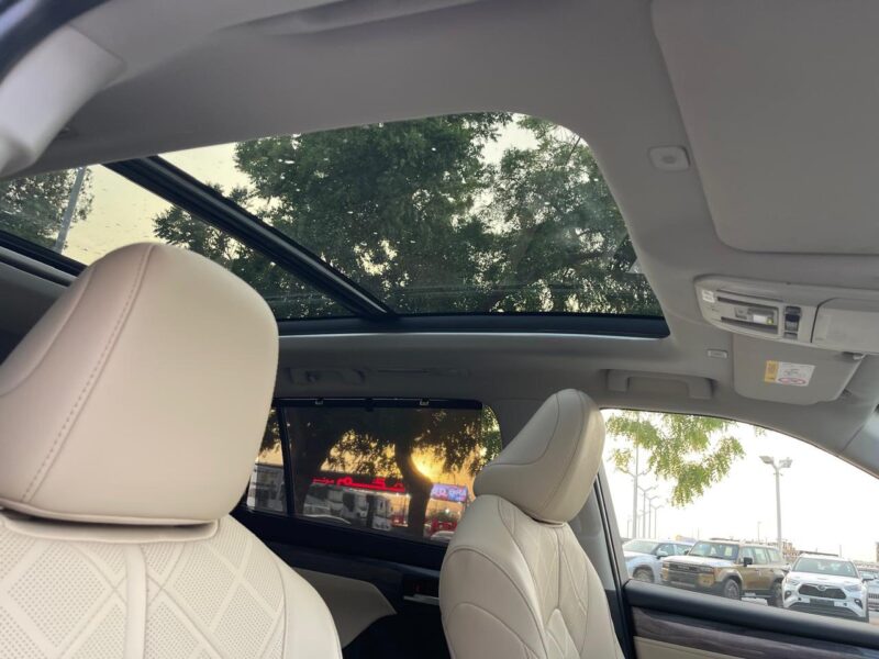 2023 Toyota Kluger Grande Hybrid 2.5L 2.5-liter 4 Cylinder Engine Silver Beige SUV