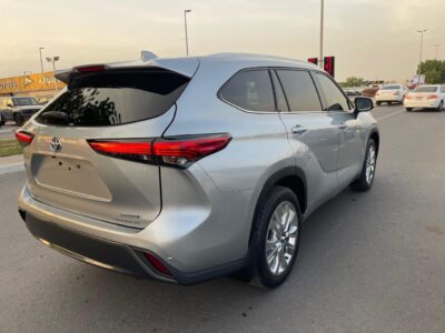 2023 Toyota Kluger Grande Hybrid 2.5L 2.5-liter 4 Cylinder Engine Silver Beige SUV