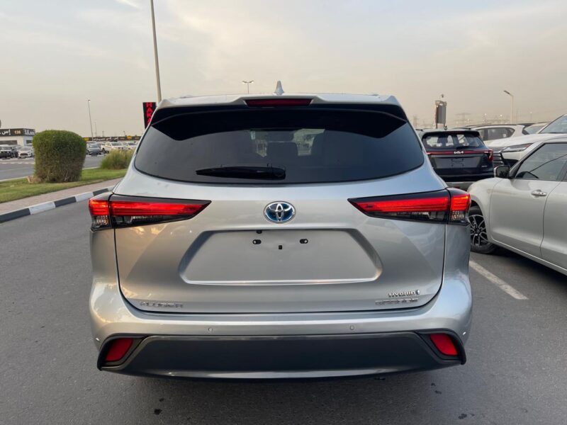 2023 Toyota Kluger Grande Hybrid 2.5L 2.5-liter 4 Cylinder Engine Silver Beige SUV