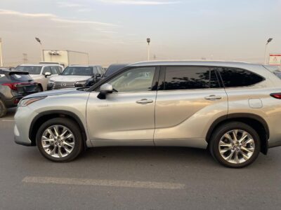 2023 Toyota Kluger Grande Hybrid 2.5L 2.5-liter 4 Cylinder Engine Silver Beige SUV