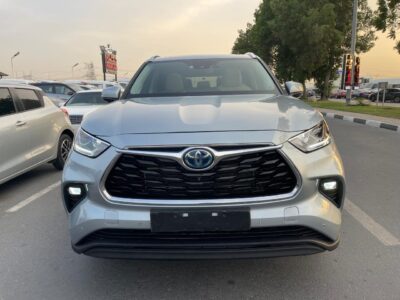 2023 Toyota Kluger Grande Hybrid 2.5L 2.5-liter 4 Cylinder Engine Silver Beige SUV