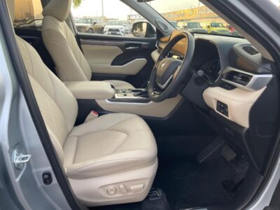2023 Toyota Kluger Grande Hybrid 2.5L 2.5-liter 4 Cylinder Engine Silver Beige SUV