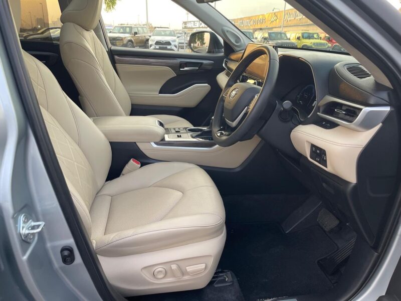 2023 Toyota Kluger Grande Hybrid 2.5L 2.5-liter 4 Cylinder Engine Silver Beige SUV