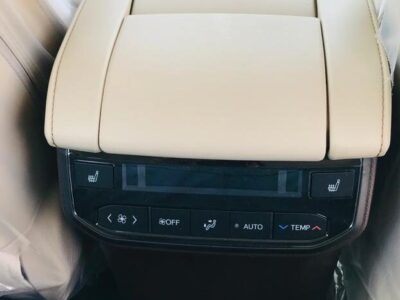 2023 Toyota Highlander Hybrid 2.5-liter 4 Cylinder Engine White Beige SUV AWD