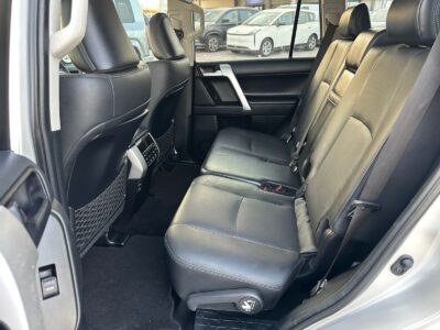 2021 Toyota Land Cruiser Prado Kakadu 2.8-litre 4-cylinder Turbo Diesel Silver Black SUV