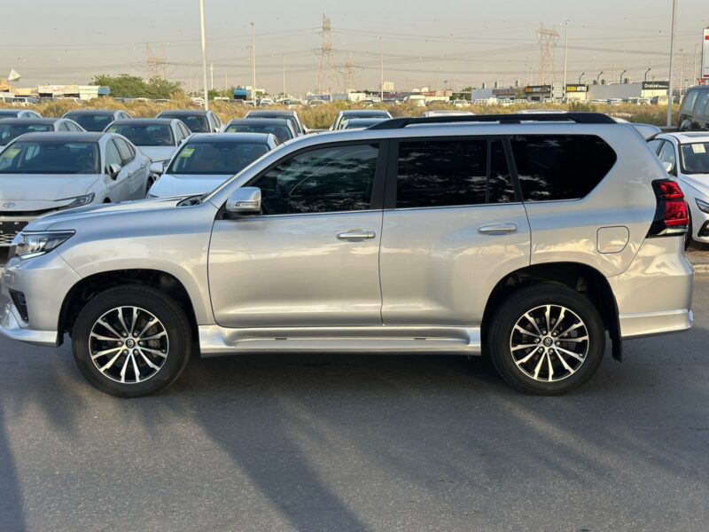 2021 Toyota Land Cruiser Prado Kakadu 2.8-litre 4-cylinder Turbo Diesel Silver Black SUV
