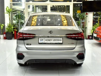 2025 MG MG5 Luxury 4 Cylinders Petrol Engine Silver Black GCC Specs Automatic