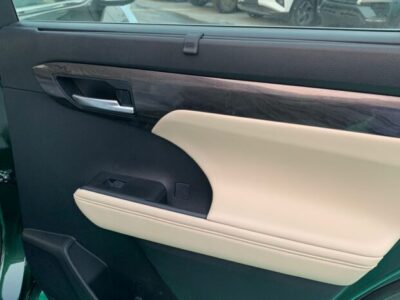 2024 Toyota Highlander Hybrid 2.5-liter 4 Cylinder Engine Green Beige SUV AWD