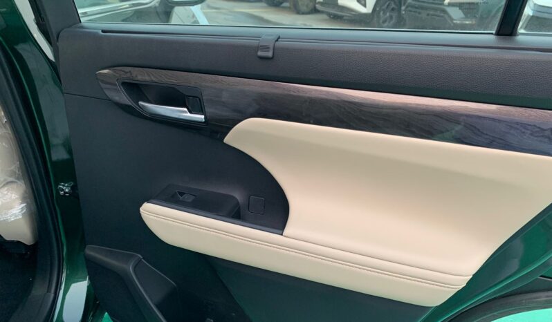 2024 Toyota Highlander Hybrid 2.5-liter 4 Cylinder Engine Green Beige SUV AWD