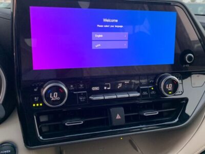 2024 Toyota Highlander Hybrid 2.5-liter 4 Cylinder Engine Green Beige SUV AWD