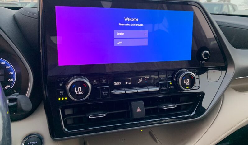 2024 Toyota Highlander Hybrid 2.5-liter 4 Cylinder Engine Green Beige SUV AWD