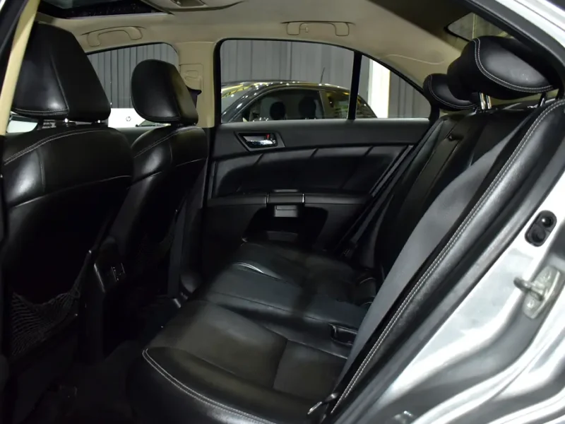 2014 Suzuki Kizashi Sport 4 Cylinders Petrol Engine Silver Black Sedan GCC Specs