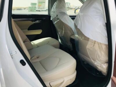 2023 Toyota Highlander Hybrid 2.5-liter 4 Cylinder Engine White Beige SUV AWD