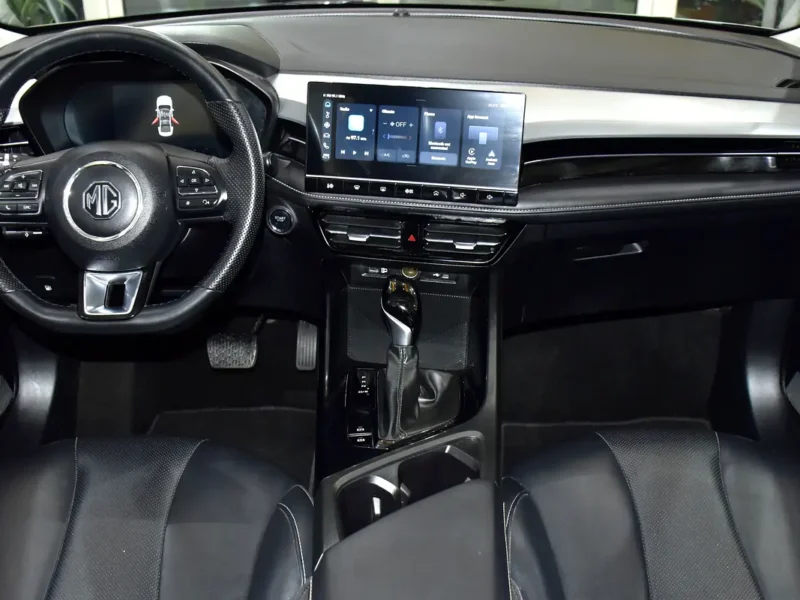 2025 MG MG5 Luxury 4 Cylinders Petrol Engine Silver Black GCC Specs Automatic