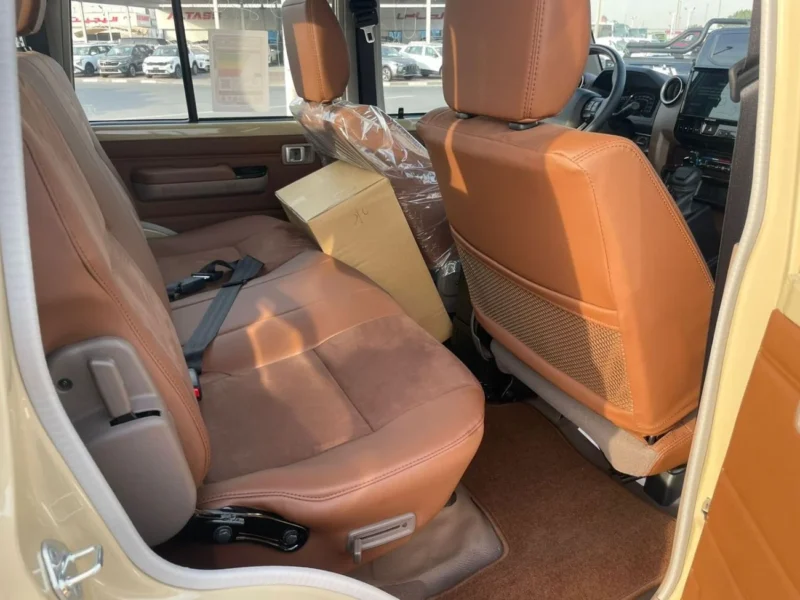 2026 TOYOTA LANDCRUISER PICKUP DOUBLE CABIN 4.0L 6 Cylinders Beige Brown Pickup