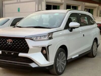 2024 Toyota Veloz 1.5-liter 4-cylinder Petrol Engine Light White Black Compact MPV FWD