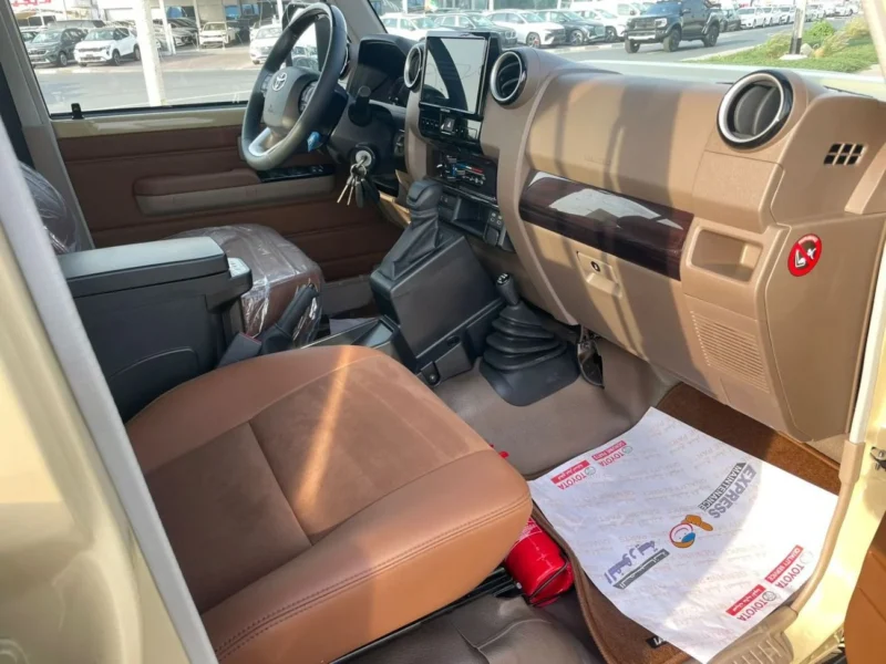 2026 TOYOTA LANDCRUISER PICKUP DOUBLE CABIN 4.0L 6 Cylinders Beige Brown Pickup