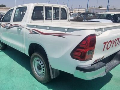 2023 Toyota Hilux 2.4 Litre Diesel 4-cylinder Engine White Red Pick-Up Truck 4WD