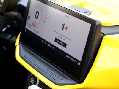 2026 Can-am Maverick MAX 3 Cylinders Petrol Engine Yellow Black CARBON PACKAGE