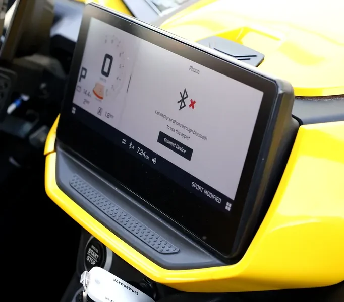 2026 Can-am Maverick MAX 3 Cylinders Petrol Engine Yellow Black CARBON PACKAGE