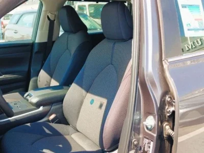 2024 Toyota Highlander GLE 2.5L 4 Cylinders Hybrid Engine Grey Black SUV GCC Specs