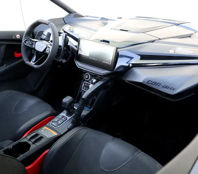 2026 Can-am Maverick MAX 3 Cylinders Petrol Engine Blue Black CARBON PACKAGE