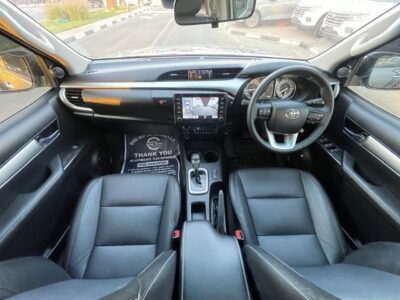 2022 Toyota Hilux 2.8L Diesel Automatic SR5 Double Cab 4 Cylinders Engine Grey Black