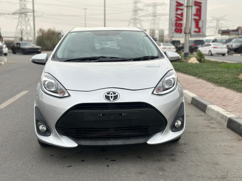 2019 Toyota Prius C Hybrid 1.5 liters 4-cylinder Engine Silver Black Hatchback FWD