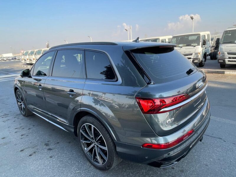 2021 Audi Q7 50 TDI Quattro 3.0-litre V6 Turbo Diesel Engine Grey Black Luxury SUV