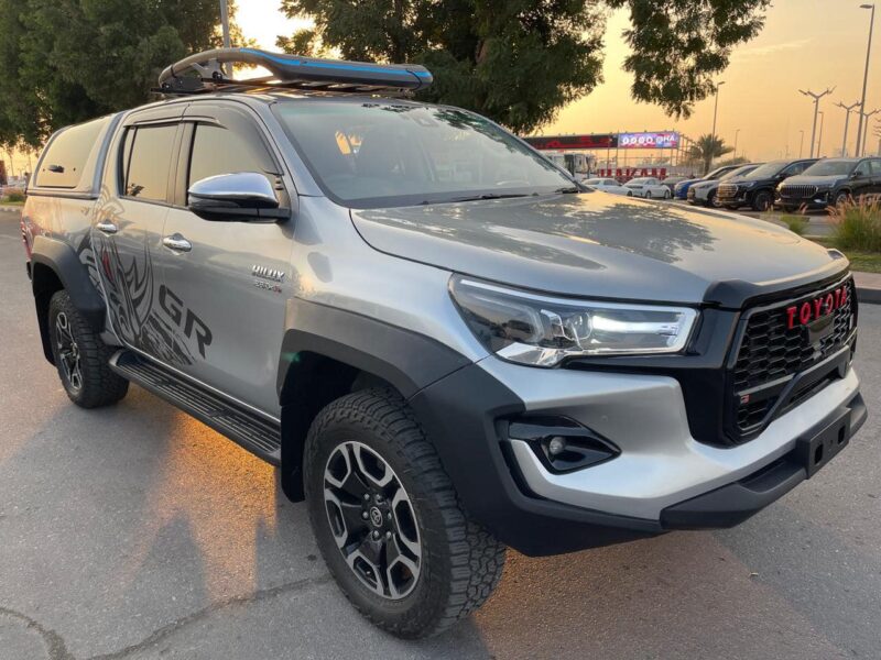 2022 Toyota Hilux 2.8L Diesel Automatic SR5 Double Cab 4 Cylinders Engine Grey Black