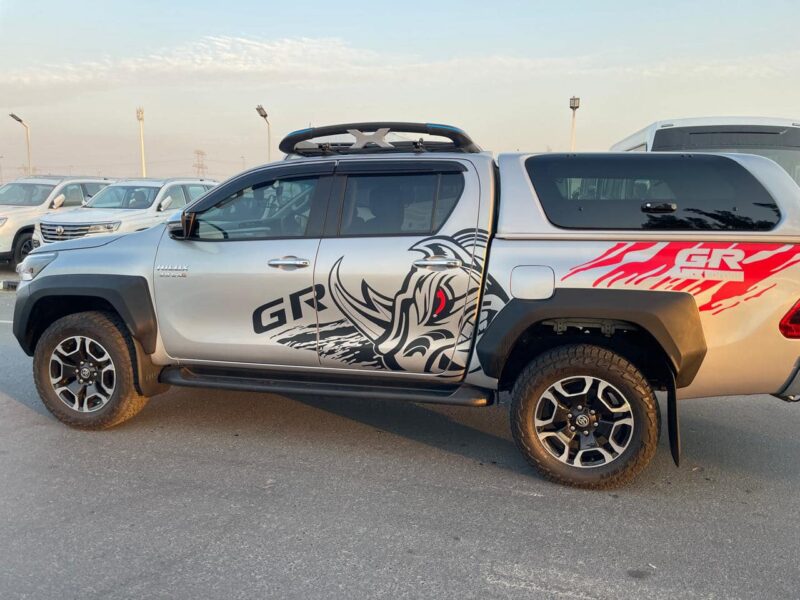 2022 Toyota Hilux 2.8L Diesel Automatic SR5 Double Cab 4 Cylinders Engine Grey Black