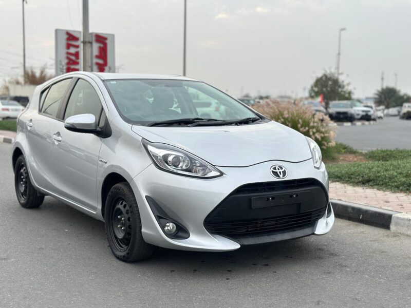 2019 Toyota Prius C Hybrid 1.5 liters 4-cylinder Engine Silver Black Hatchback FWD
