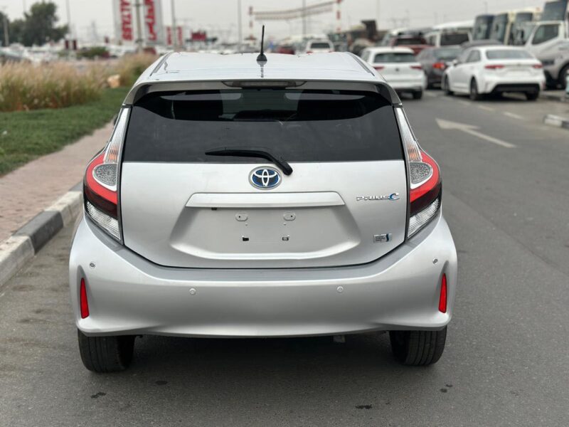 2019 Toyota Prius C Hybrid 1.5 liters 4-cylinder Engine Silver Black Hatchback FWD