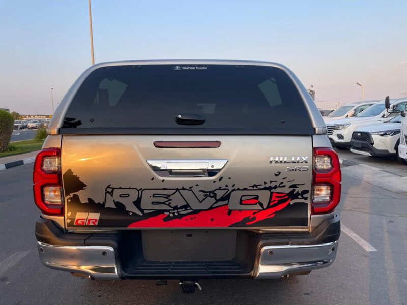 2022 Toyota Hilux 2.8L Diesel Automatic SR5 Double Cab 4 Cylinders Engine Grey Black