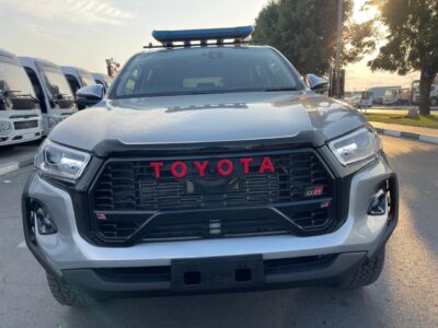 2022 Toyota Hilux 2.8L Diesel Automatic SR5 Double Cab 4 Cylinders Engine Grey Black