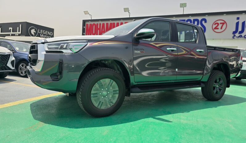 2024 Toyota Hilux 2.4 Litre Diesel 4-cylinder Engine Grey Black Pick-Up Truck 4WD