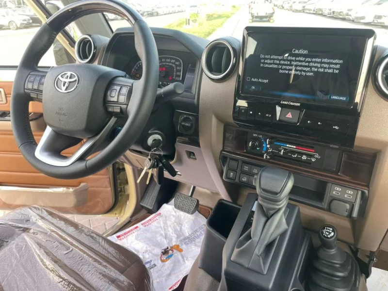 2026 TOYOTA LANDCRUISER PICKUP DOUBLE CABIN 4.0L 6 Cylinders Beige Brown Pickup