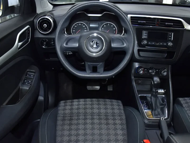 2020 MG ZS Comfort 4 Cylinders Petrol Engine White Black Crossover GCC Specs