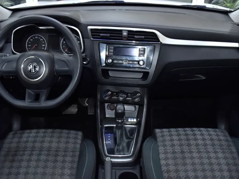 2020 MG ZS Comfort 4 Cylinders Petrol Engine White Black Crossover GCC Specs