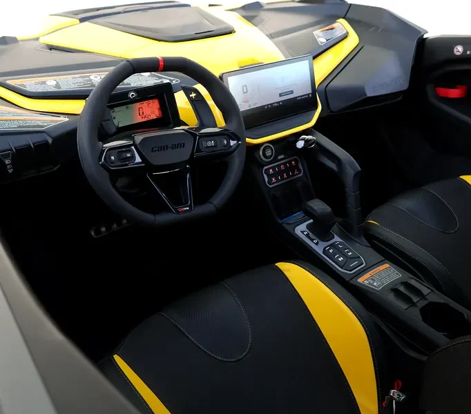 2026 Can-am Maverick MAX 3 Cylinders Petrol Engine Yellow Black CARBON PACKAGE