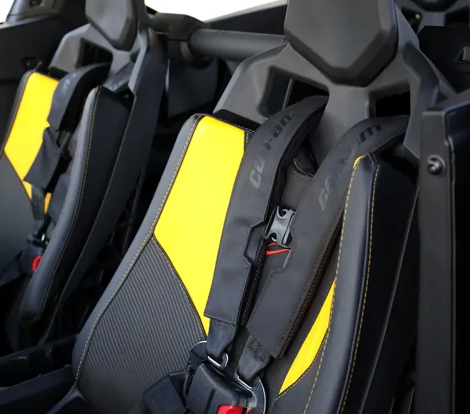 2026 Can-am Maverick MAX 3 Cylinders Petrol Engine Yellow Black CARBON PACKAGE