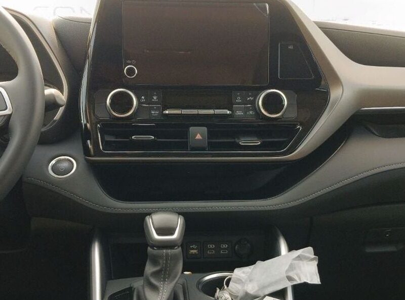 2024 Toyota Highlander GLE 2.5L 4 Cylinders Hybrid Engine Grey Black SUV GCC Specs