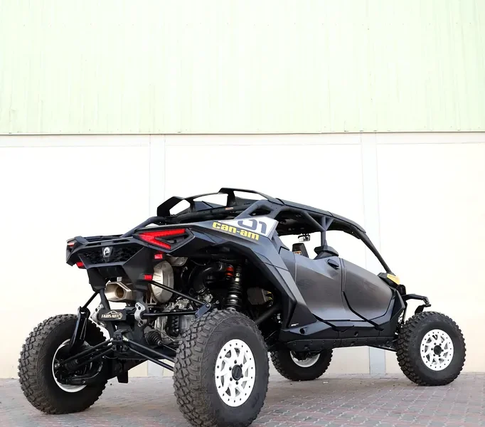 2026 Can-am Maverick MAX 3 Cylinders Petrol Engine Yellow Black CARBON PACKAGE