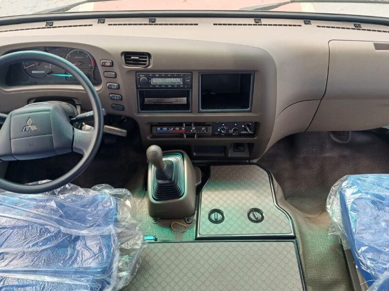 2026 Mitsubishi Rosa 4.2L 6 Cylinder Diesel Engine 33-Seater White Blue Bus GCC Specs