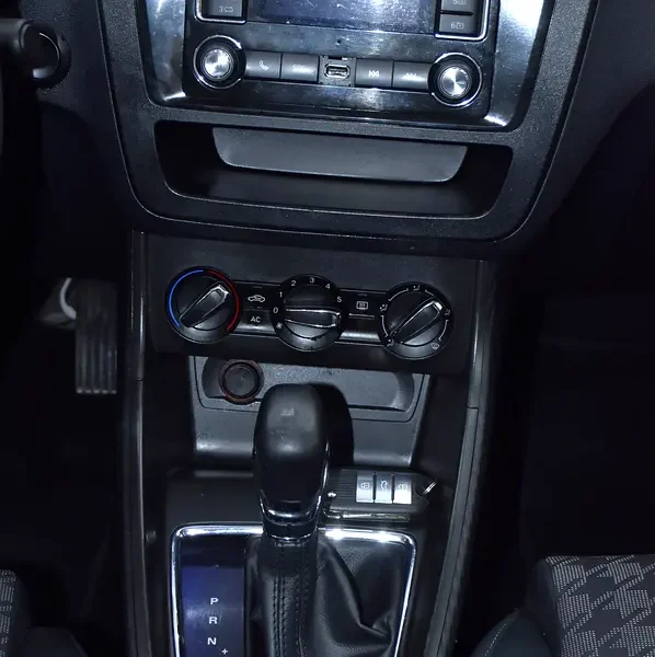 2020 MG ZS Comfort 4 Cylinders Petrol Engine White Black Crossover GCC Specs