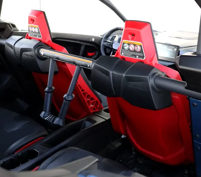 2026 Can-am Maverick MAX 3 Cylinders Petrol Engine Blue Black CARBON PACKAGE